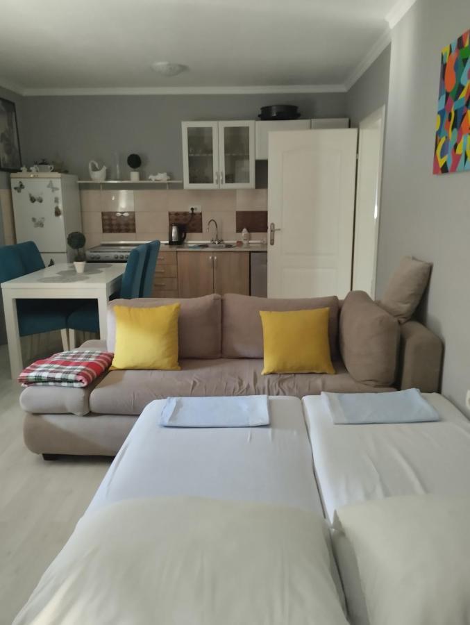 Apartman All Seasons Hotonj Exterior foto
